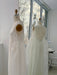 Deux robes Noémiah Vivi en organza de soie transparent, présentées sur des mannequins de couture dans un décor de studio.
