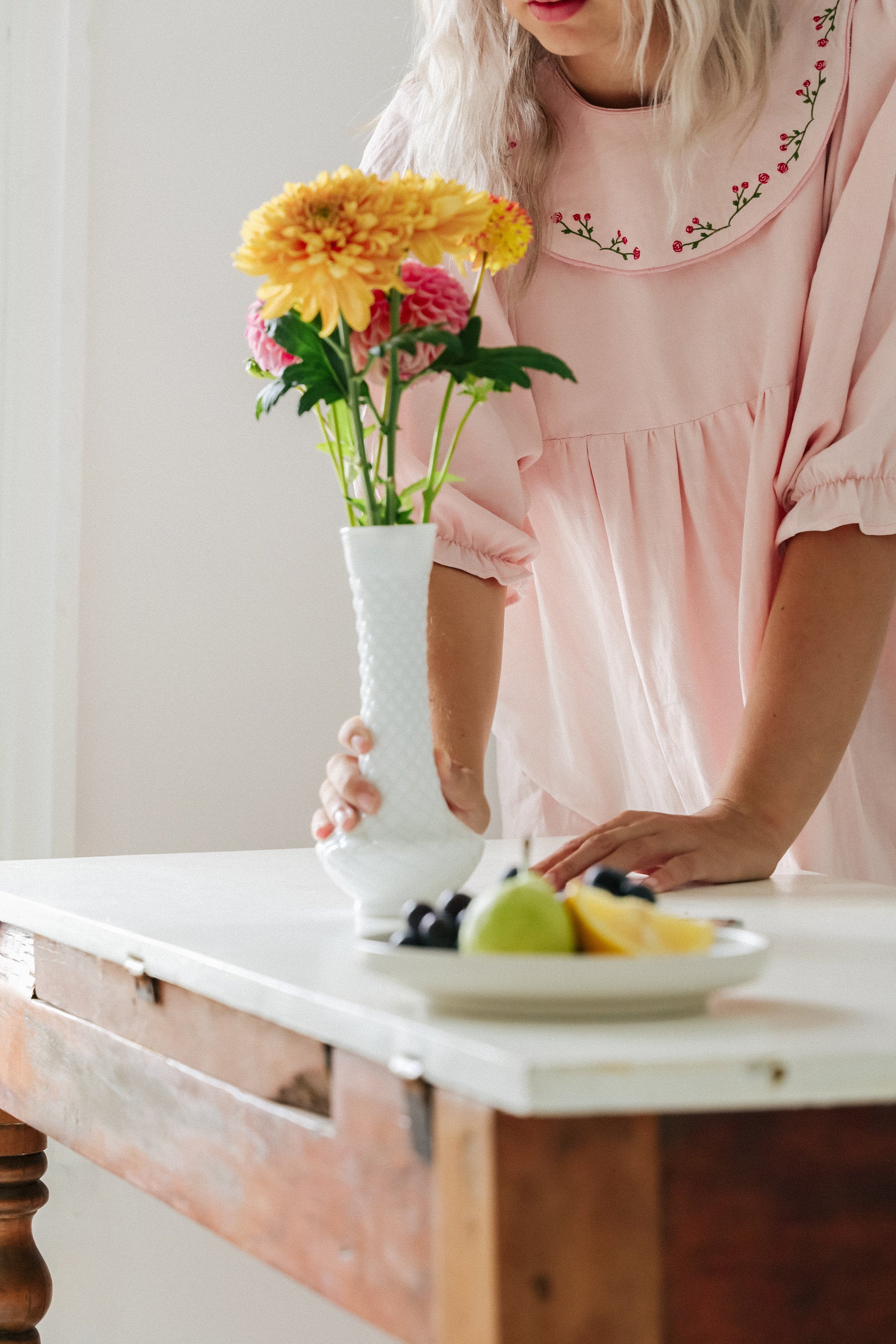 Robe à col brodé de roses Charlie